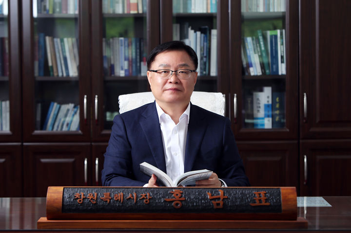 [창원=뉴시스] 강경국 기자 = 홍남표 경남 창원특례시장. (사진=창원시청 제공). 2024.12.30. photo@newsis.com *재판매 및 DB 금지