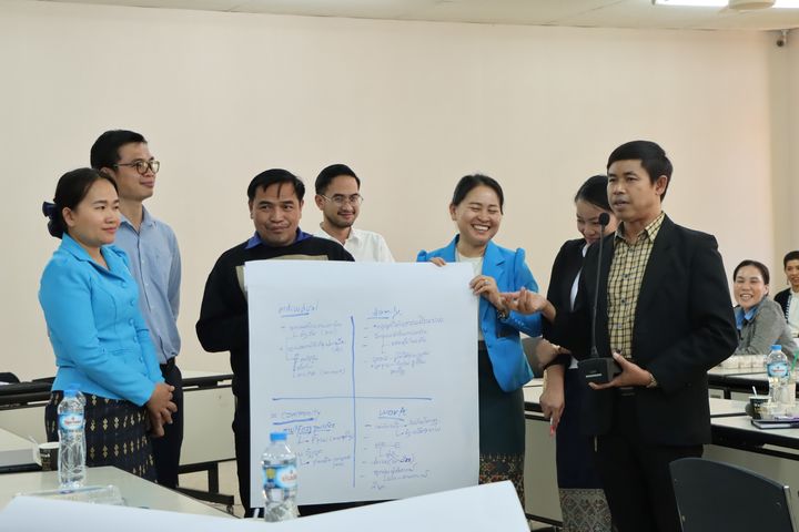 라오스 대학 교직원들이 27일 라오스에서 열린 성평등 역량강화 워크숍에서 팀 발표를 진행하고 있다. (사진=숙명여대 제공) *재판매 및 DB 금지