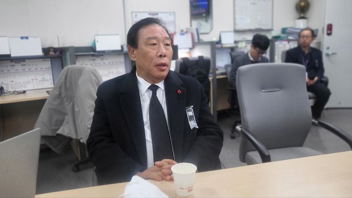 [세종=뉴시스] 송승화 기자 = 31일 세종시청 기자실에서 설명하는 최민호 세종시장. 2024.12.31.song1007@newsis.com. *재판매 및 DB 금지