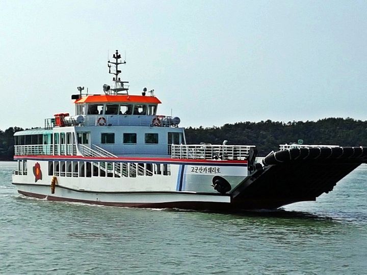 【군산=뉴시스】고석중 기자 = 고군산 군도를 운항할&nbsp; '고군산카훼리호'. 이 훼리호는 여객 178명, 승용차 11대를 적재할 수 있다. 2017.12.19. (사진= 군산 해수청 제공) photo@newsis.com *재판매 및 DB 금지