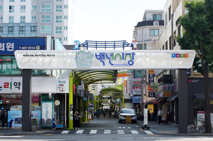 [서울=뉴시스] 백년시장 전경. 2025.01.02. (사진=강북구 제공) *재판매 및 DB 금지