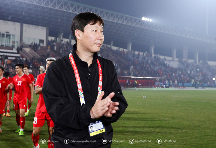 [서울=뉴시스] 김상식 베트남 축구대표팀 감독. (사진=베트남축구협회 SNS 캡처) 2025.01.02. *재판매 및 DB 금지