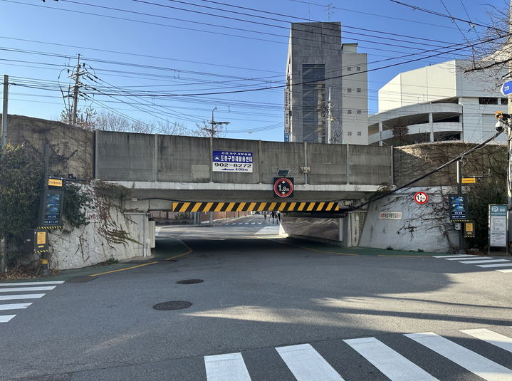 [서울=뉴시스] 도봉구 방학동 726-184 굴다리에 설치된 굴다리 안전통행 시스템. 2025.01.03. (사진=도봉구 제공) *재판매 및 DB 금지