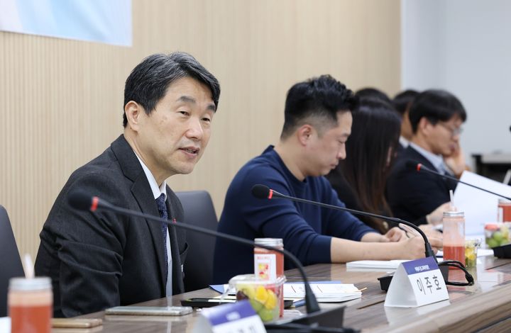 [서울=뉴시스] 이주호 사회부총리 겸 교육부 장관이 3일 오후 서울 여의도 소재 TP타워에서 열린 제61차 함께차담회에서 발언하는 모습 (사진=교육부 제공) 2025.01.03. photo@newsis.com *재판매 및 DB 금지