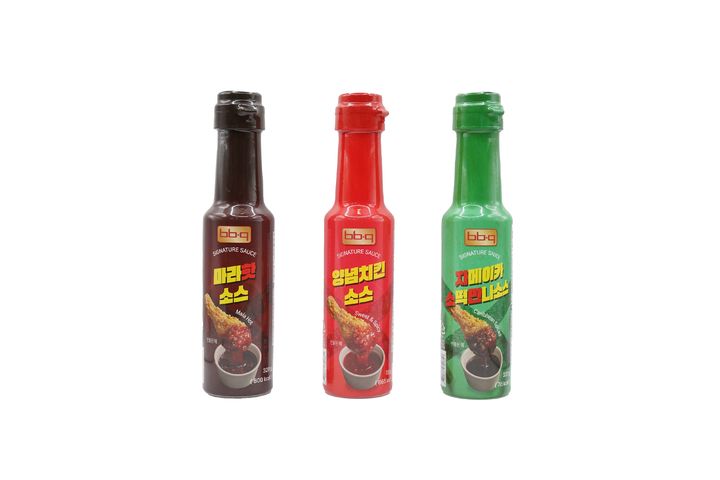 BBQ가 이마트와 협업해 인기 양념 시리즈 3종을 출시했다.(사진=제너시스BBQ 제공) *재판매 및 DB 금지