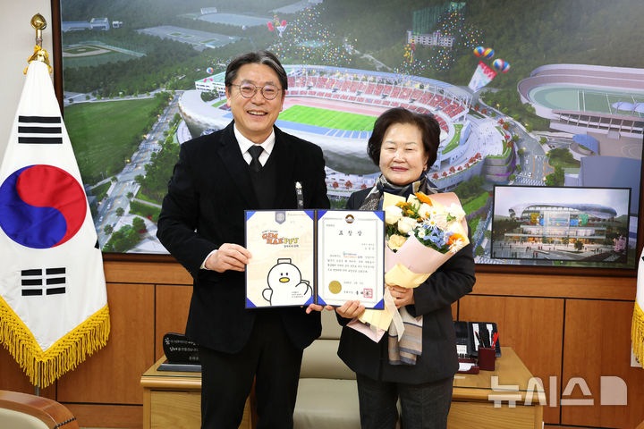 [김해=뉴시스]김해시 이달의 우수 자원봉사왕 김정옥씨. (사진=김해시 제공). 2025.1.6. photo@newsis.com