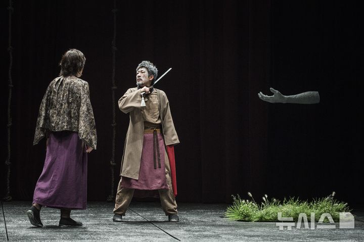 [서울=뉴시스] '조씨고아, 복수의 씨앗' 공연 모습. (사진=국립극단 제공) photo@newsis.com *재판매 및 DB 금지