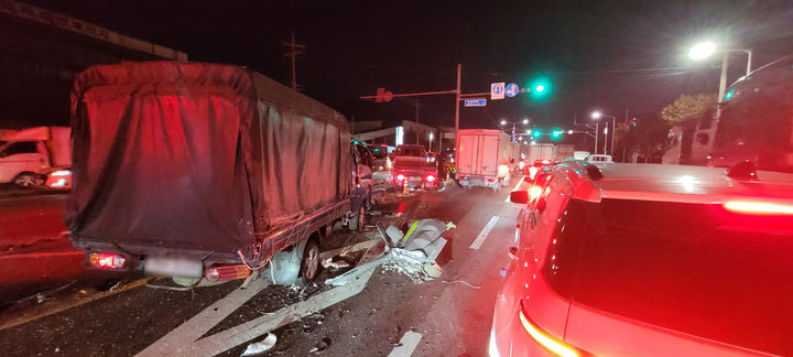 [부산=뉴시스] 졸음운전으로 인한 차량 사고 현장. 해당 사진은 기사 내용과 관련이 없습니다. (사진=뉴시스DB) photo@newsis.com *재판매 및 DB 금지