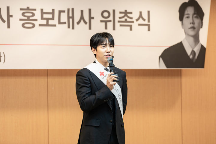 [서울=뉴시스] 이승기. (사진 = 대한적십자사 제공) 2025.01.07. photo@newsis.com *재판매 및 DB 금지