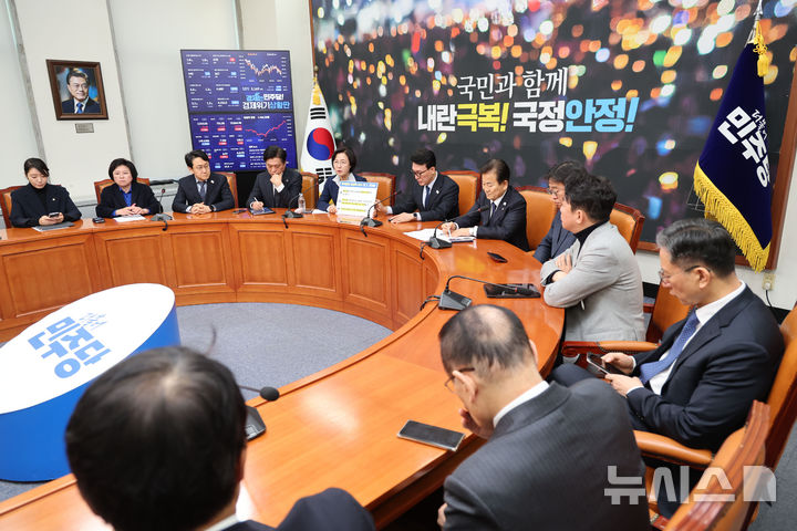 [서울=뉴시스] 권창회 기자 = 7일 오전 서울 여의도 국회에서 열린 더불어민주당 내란극복·국정안정특위 6차 회의에서 추미애 단장이 발언하고 있다. 2025.01.07. kch0523@newsis.com