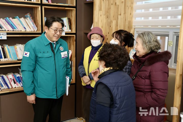 [김해=뉴시스]홍태용 김해시장 내외동 방문. (사진=김해시 제공). 2025.1.8. photo@newsis.com