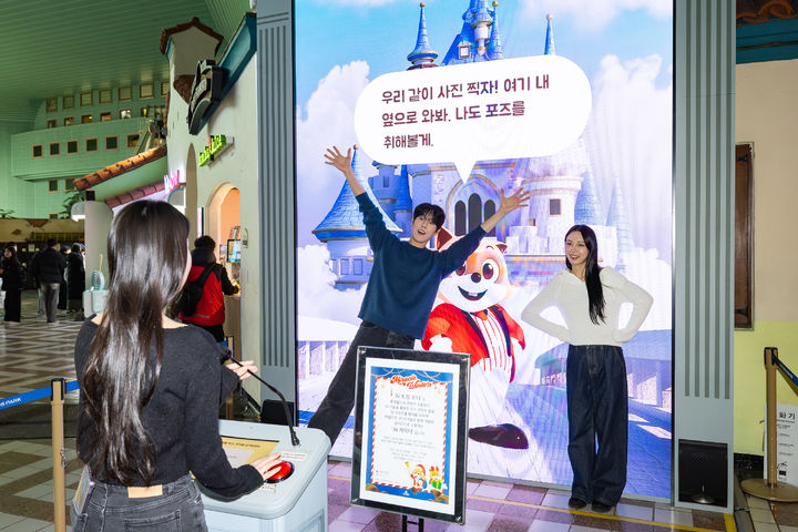 롯데월드 어드벤처 '소통형 AI 토킹 로티' *재판매 및 DB 금지