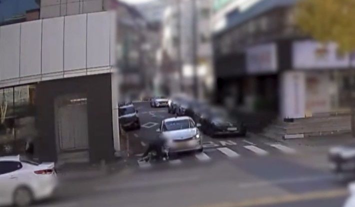 [대전=뉴시스] 우회전하는 택시를 골라 고의로 사고를 내고 합의금 받아 챙긴 60대가 검찰에 송치됐다. (사진=대전경찰청 제공) 2025.01.09. photo@newsis.com *재판매 및 DB 금지