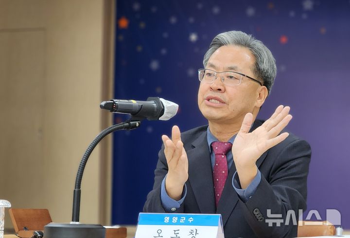  [영양=뉴시스] 김진호 기자= 오도창 영양군수가 9일 군청 대회의실에서 열린 '2025년 신년 언론관계자 간담회'에서 새해 군정 방향을 설명하고 있다. 2025.01.09 kjh9326@newsis.com 