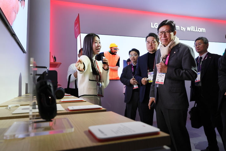 [부산=뉴시스] 박형준 부산시장은 7일~8일 이틀간 'Venetian' 캠퍼스 및 'LVCC' 캠퍼스를 투어하며 세계적 기업관계자와 국내 대기업 임원 등과도 잇따라 면담을 갖고 부산기업과의 협력방안에 대해 논의했다. (사진=부산시 제공) 2025.01.09. photo@newsis.com *재판매 및 DB 금지