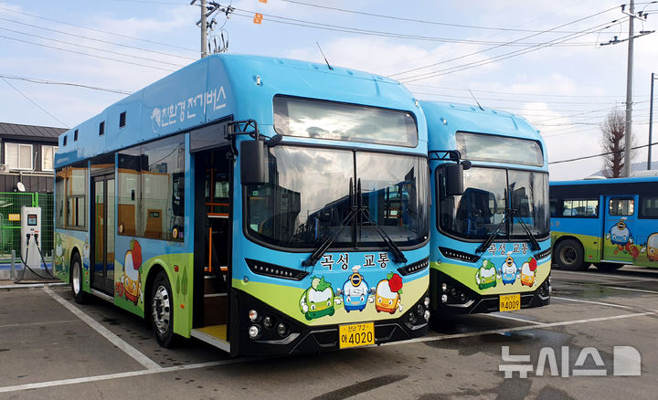 [곡성=뉴시스] 전남 곡성군 친환경 전기 저상버스 운행. (사진=곡성군청 제공). photo@newsis.comF *재판매 및 DB 금지