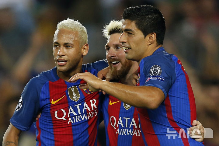 [바르셀로나=AP/뉴시스] 브라질 축구 스타 네이마르(왼쪽)의 스페인 프로축구 프리메라리가 바르셀로나 시절. 2016. 9. 13.