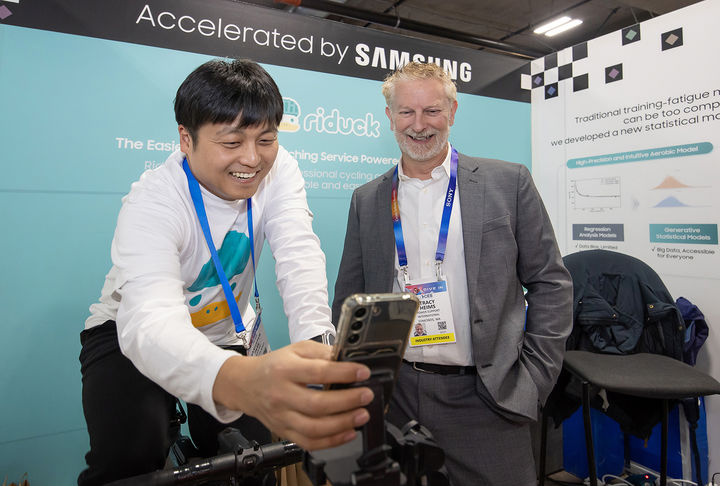 [라스베이거스=뉴시스]삼성전자가 7~10일(현지시간) 미국 라스베이거스에서 열리는 세계 최대 IT·전자 전시회 'CES 2025'에 C랩이 육성한 사내 벤처와 외부 스타트업들의 혁신 기술들을 선보였다. (사진 = 삼성전자) 2025.01.10. photo@newsis.com *재판매 및 DB 금지