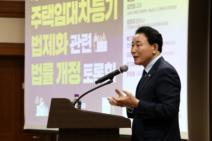 박용갑 더불어민주당 의원이 10일 국회의원회관 제1소회의실에서 열린 '전세피해 해소를 위한 주택임대차 등기 법제화 관련 법률 개정 토론회'에서 발언을 하고 있다. /박용갑 더불어민주당 의원실 제공 *재판매 및 DB 금지