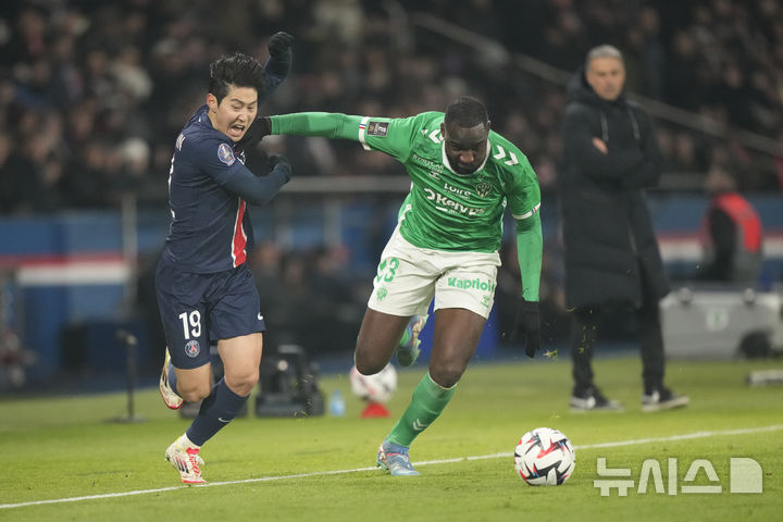 [파리=AP/뉴시스]PSG의 공격수 이강인. 2025.01.12.