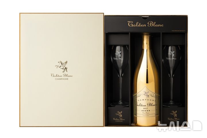 [서울=뉴시스] 샴페인 골든블랑 세트 (사진= 드링크인터내셔널 제공) 