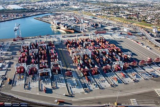 [서울=뉴시스] LA 컨테이너항에 컨테이너가 즐비하게 놓여 있다.(출처: LA 항만청) 2025.01.13. *재판매 및 DB 금지