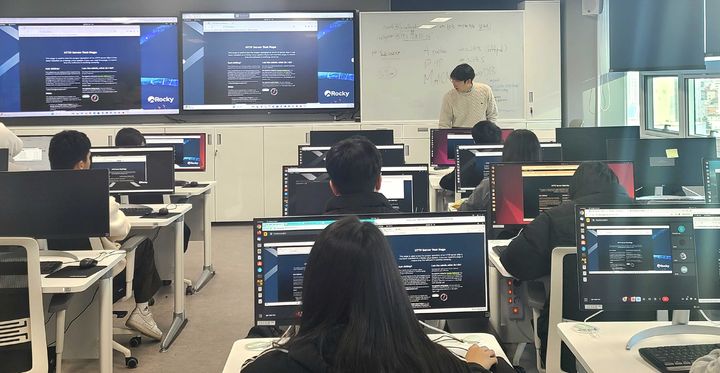 [대전=뉴시스] 한국폴리텍Ⅳ대학 대전캠퍼스 '고교-대학 연계 원클래스' 지역 고교생 교육 모습. (사진=한국폴리텍Ⅳ대학 대전캠퍼스 제공) 2025.01.13. photo.newsis.com *재판매 및 DB 금지