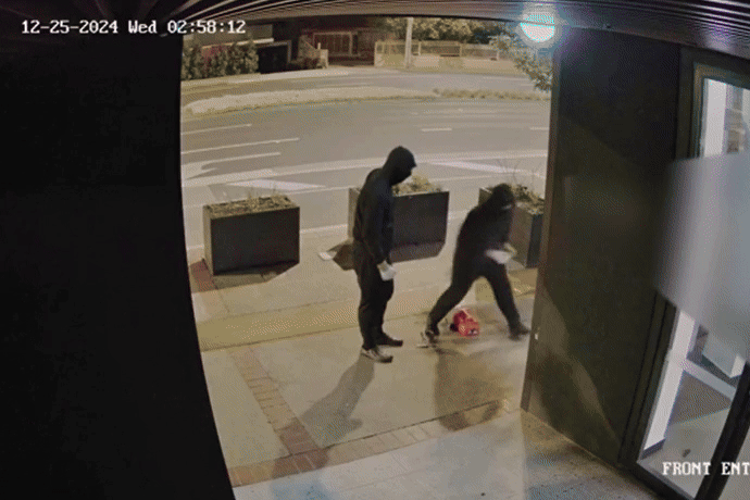 [서울=뉴시스] 호주에서 방화범이 불을 지르다 자신의 몸에도 불을 붙이는 황당한 사건이 일어났다. (사진=데일리메일) *재판매 및 DB 금지 *재판매 및 DB 금지