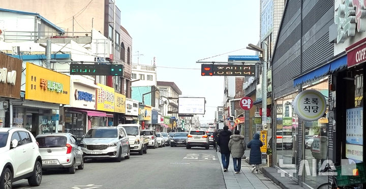 [나주=뉴시스] 나주시 원도심 중앙로와 인접한 중심 상권인 금빛상점가 전경. (사진=나주시 제공) photo@newsis.com *재판매 및 DB 금지