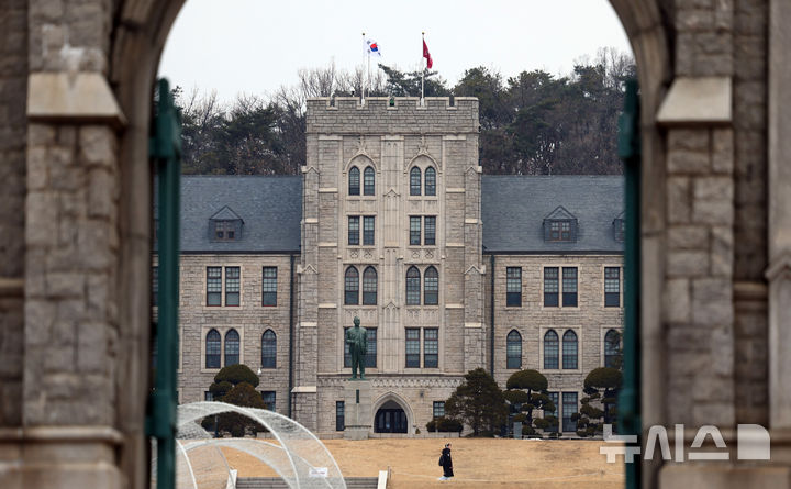 [서울=뉴시스] 전신 기자 = 사진은 이날 오후 서울 성북구 고려대학교 모습. 2025.01.13. photo1006@newsis.com