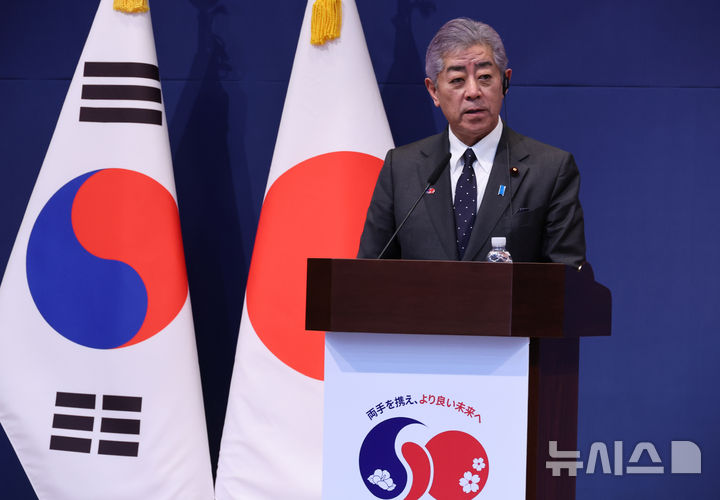 [서울=뉴시스]﻿﻿러시아 외무부는 3일(현지 시간) 이와야 다케시 일본 외무상을 포함한 일본인 9명의 입국을 금지했다. 사진은 이와야 외무상이 1월 13일 서울 정부서울청사 별관에서 열린 한일 외교장관 합동 기자회견에서 발언하는 모습. 2025.03.04