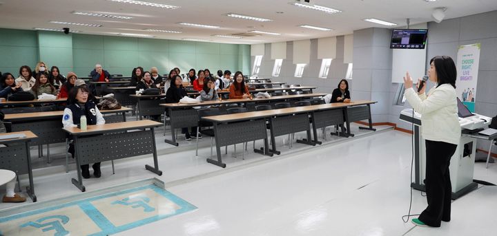 삼육대 SW중독예방및재활센터가 지난 9일 외국인 유학생을 대상으로 마약류 예방교육 '알쓸마법'을 진행했다. (사진=삼육대 제공) *재판매 및 DB 금지