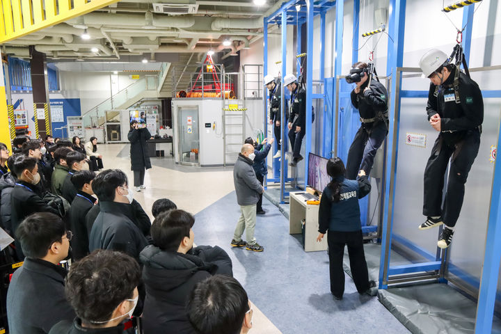 [대전=뉴시스]계룡건설은 지난해 하반기 신입사원 공채에서 선발된 합격자들을 대상으로 지난 6일부터 2주간의 입문 교육에 들어갔다. (사진=계룡건설 제공). 2025. 01. 14 photo@newsis.com *재판매 및 DB 금지