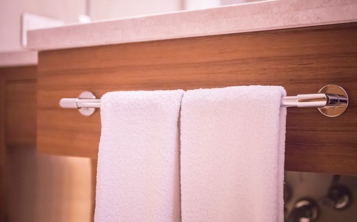 [서울=뉴시스] 최근 영국 데일리메일 등 현지 매체들은 수건을 너무 자주 세탁하면 오히려 뻣뻣해질 수 있다며 적절한 세탁 주기에 대해 보도했다. (사진=유토이미지) *재판매 및 DB 금지