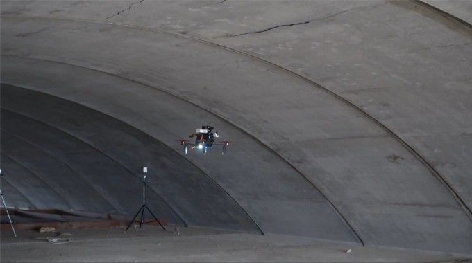 노후 터널을 점검하고 있는 AI 드론. 사진 건설산업연구원 *재판매 및 DB 금지