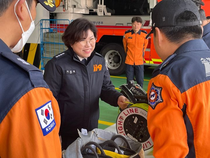 '1일 명예소방서장'으로 위촉된 이애형 경기도의회 의원. (사진=경기도의회 제공) *재판매 및 DB 금지