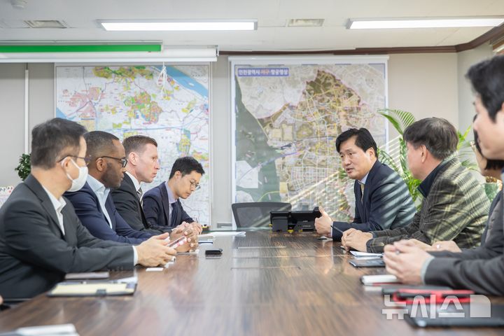 강범석 인천서구청장, 벤츠와 '청라 전기차 화재' 추가 지원 논의