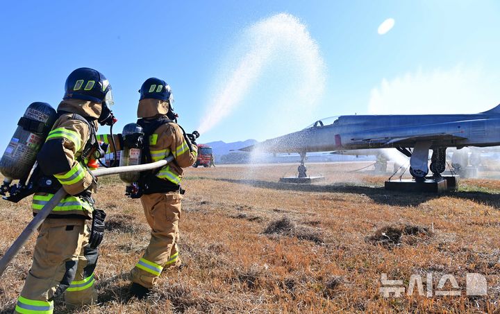 공군 3훈비, 활주로에서 항공기 소방구조훈련 실시
