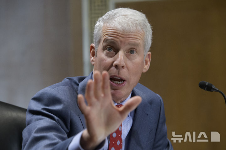 [워싱턴=AP/뉴시스]크리스 라이트 미국 에너지부 장관이 지명자 시절이던 1월15일(현지시각) 상원 에너지·천연가스위원회 청문회에서 발언하고 있다. 2025.09.09.