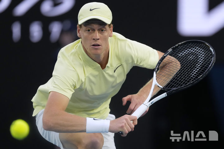 [멜버른=AP/뉴시스] 호주오픈 테니스 대회 2연패에 도전하는 얀니크 신네르. 2025. 1. 16.