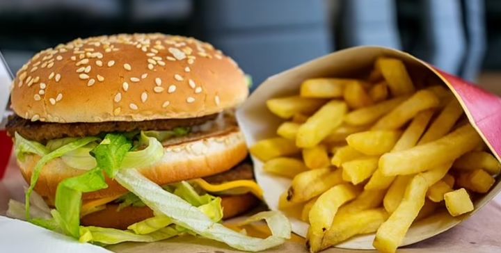 [서울=뉴시스]초가공식품을 많이 섭취한 아이는 돌출된 치아를 가지게 될 수 있다는 연구 결과가 나왔다.(사진=데일리메일) *재판매 및 DB 금지