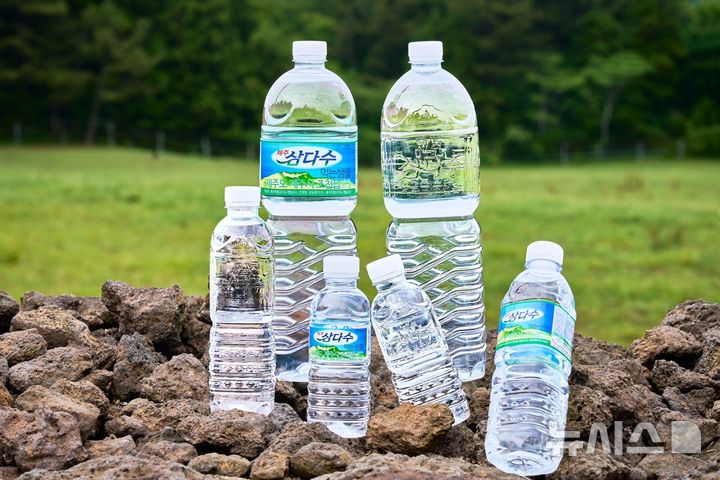 [서울=뉴시스] 제주삼다수 제품 이미지. (사진= 제주개발공사 제공)