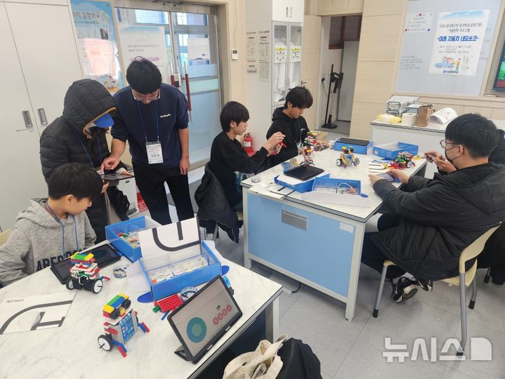 [김포=뉴시스] 정일형 기자 =‘인공지능 에듀테크’ 겨울방학 공유학교 운영. (사진은 김포교육지원청 제공)