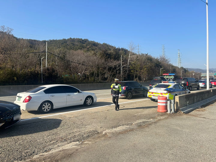 [부산=뉴시스] 부산경찰청과 부산시 자치경찰위원회는 다가오는 설 연휴 기간 교통 소통과 안전 확보를 위해 단계별 특별교통관리를 실시한다. (사진=부산경찰청 제공) 2025.01.16. photo@newsis.com *재판매 및 DB 금지