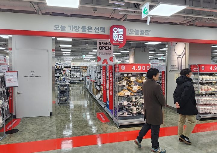 [서울=뉴시스] 주동일 기자 = 16일 서울 강동구에서 문을 연 롯데마트 천호점. 2025.01.16. *재판매 및 DB 금지