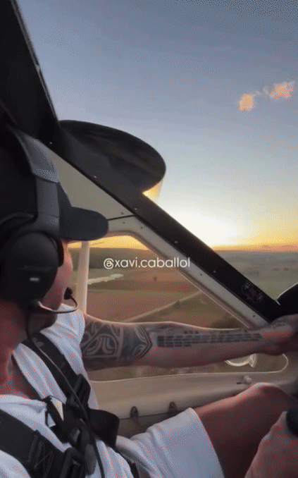 [서울=뉴시스] 15일(현지시각) 영국 데일리메일, 미국 뉴욕포스트(NYP) 등 외신들은 지난해 스페인 지로나의 한 비행장에서 추락 사고를 당한 뒤 재활 중인 스페인의 사업가 사비 카바욜(49)과 그의 애인 알바 세르흐의 사연을 보도했다. (사진= 인스타그램 캡처)