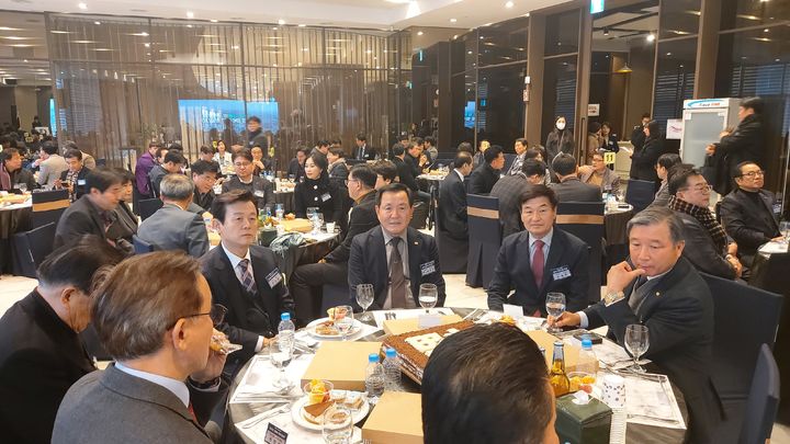 [진주=뉴시스]진주상공회의소, 경제계 새해 인사회.(사진=진주상공회의소 제공).2025.01.16.photo@newsis.com *재판매 및 DB 금지