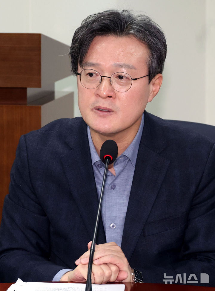[서울=뉴시스] 조성봉 기자= 채현일 더불어민주당 의원이 지난 1월 16일 오후 서울 여의도 국회 의원회관 간담회의실에서 열린 '제2의 친위쿠데타와 내란 방지를 위한 정책 토론회'에서 발언을 하고 있다. 2025.01.16. suncho21@newsis.com