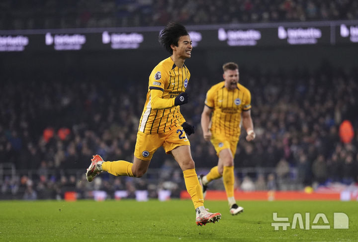 [입스위치=AP/뉴시스] 잉글랜드 프로축구 프리미어리그(EPL) 브라이튼의 미토마 가오루. 2025. 1. 16.