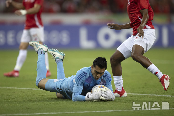 [포르투알레그리=AP/뉴시스]멕시코 골키퍼 라울 앙헬. 2025.01.16.